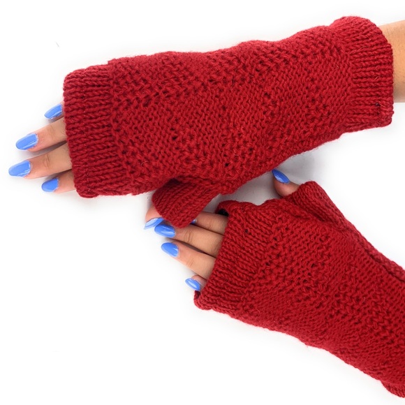 Beanie and gloves set - Picture 4 of 8